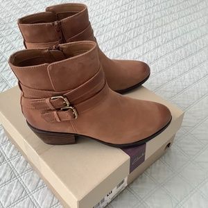 Women’s size 7 Clark’s Ankle Buckle Boot